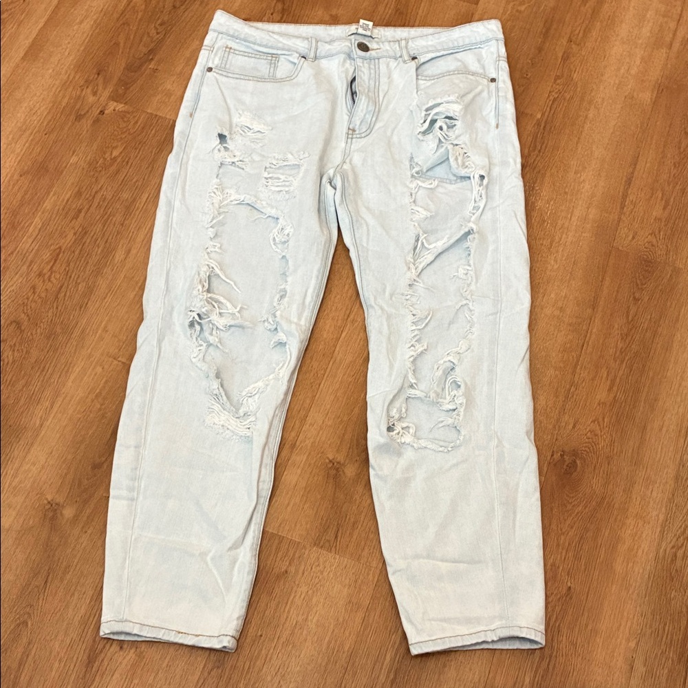 Forever 21 Distressed Women's‎ Blue Jeans